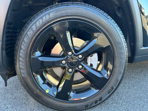 New 2025 Jeep Grand Cherokee Laredo image 16