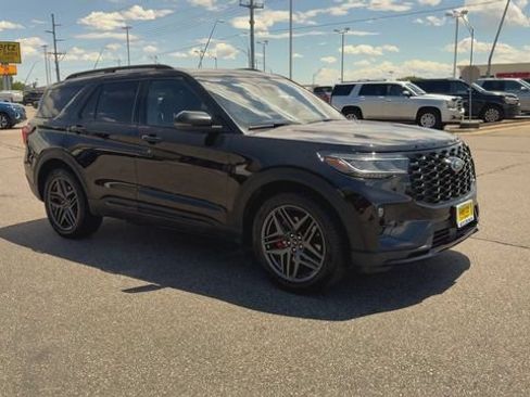Used 2025 Ford Explorer ST AWD/4WD image 2