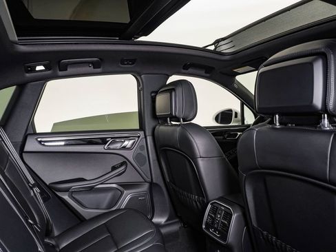 Certified 2026 Porsche Macan AWD/4WD image 16