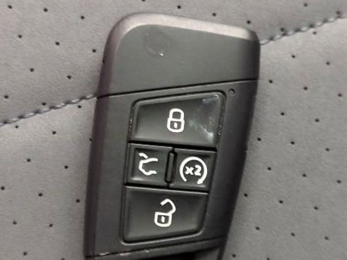 Used 2025 Volkswagen Jetta SE image 28