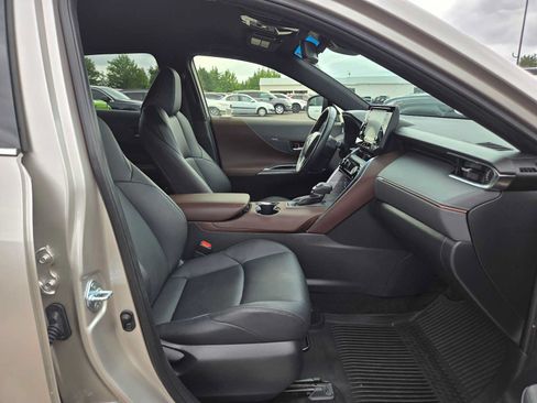 Used 2022 Toyota Venza XLE AWD/4WD image 13
