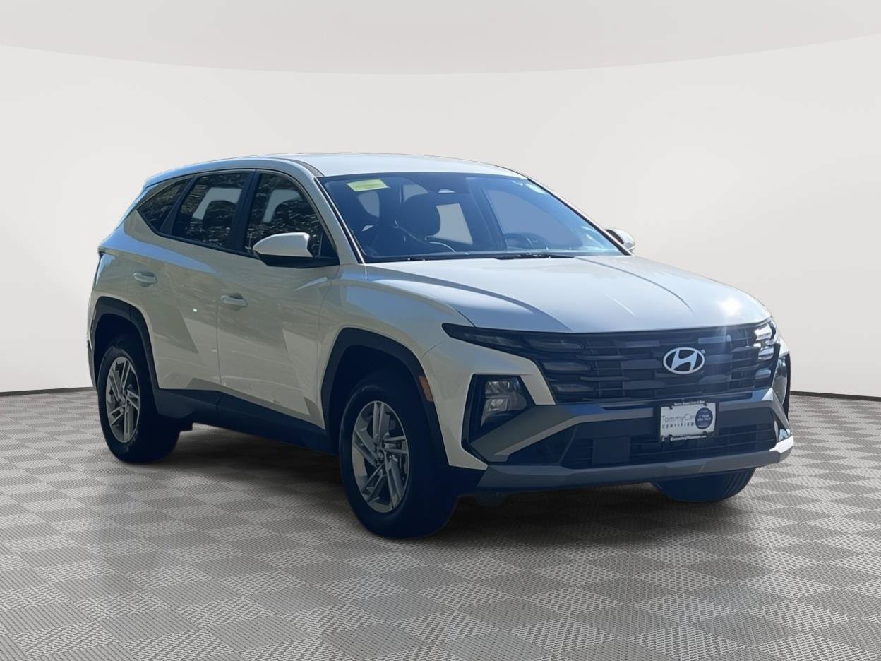 Used 2025 Hyundai Tucson SE AWD/4WD image 3