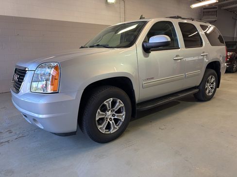 Used 2012 GMC Yukon SLT w/ SLT-2 Equipment Package AWD/4WD image 3
