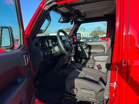 Certified 2025 Jeep Gladiator Mojave w/ Convenience Group AWD/4WD image 17