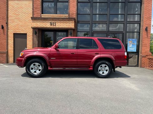 Used 2002 Toyota 4Runner SR5 RWD image 4