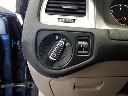 Used 2015 Volkswagen Golf TDI S image 9