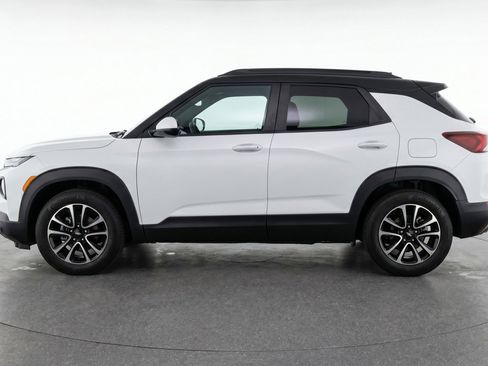 Used 2025 Chevrolet TrailBlazer LT FWD image 5