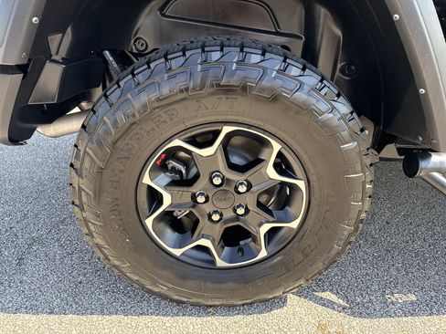 Used 2023 Jeep Wrangler Unlimited Rubicon AWD/4WD image 17