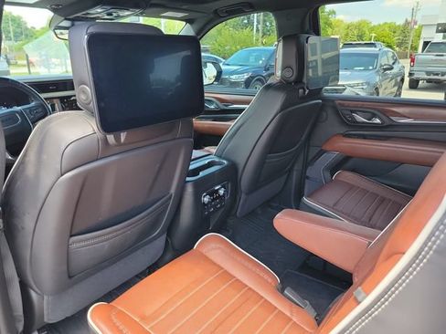 Used 2024 GMC Yukon Denali Ultimate w/ LPO, Illumination Package AWD/4WD image 12