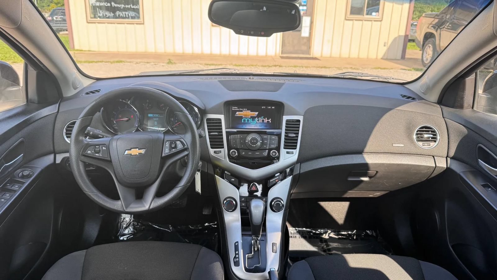 Used 2015 Chevrolet Cruze LT FWD image 2