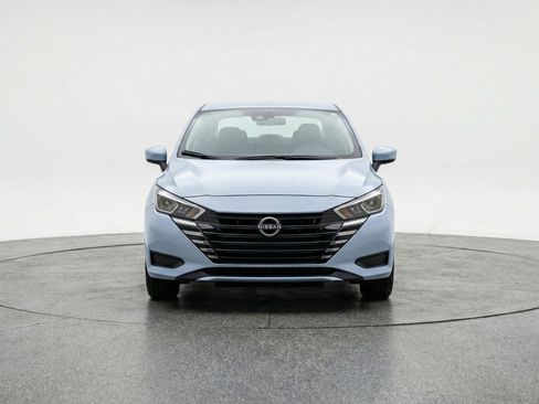 Used 2025 Nissan Versa SV image 2