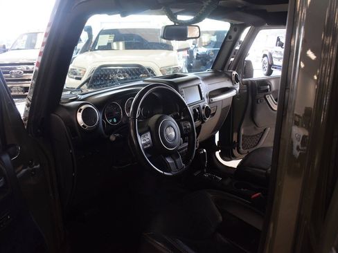 Used 2015 Jeep Wrangler Unlimited Sahara w/ Dual Top Group AWD/4WD image 40