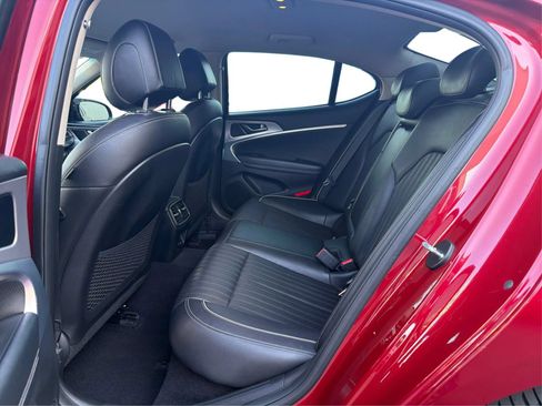 Used 2022 Genesis G70 3.3T RWD image 10