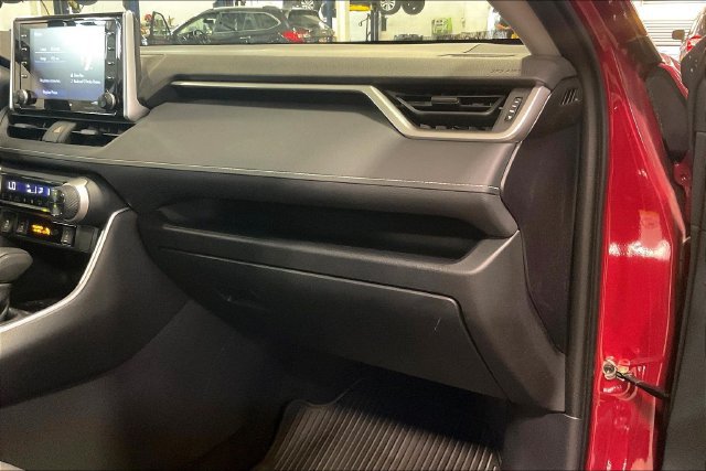 Used 2019 Toyota RAV4 XLE w/ Convenience Package AWD/4WD image 16
