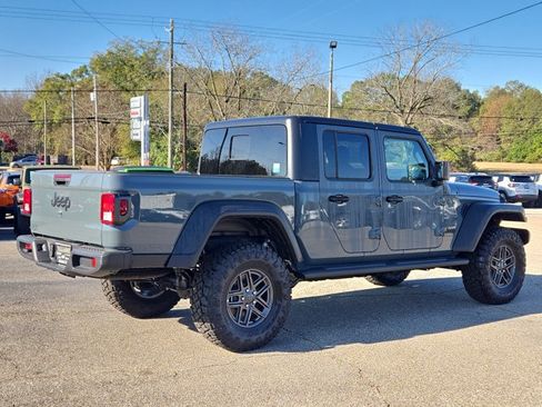 New 2025 Jeep Gladiator Sport image 6