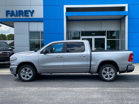 Used 2025 RAM 1500 Big Horn AWD/4WD image 2