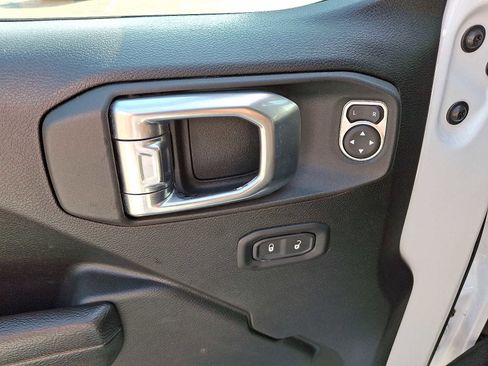 Used 2022 Jeep Wrangler Unlimited Rubicon w/ Cold Weather Group image 14