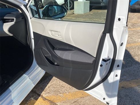 Used 2026 Toyota Corolla LE image 10