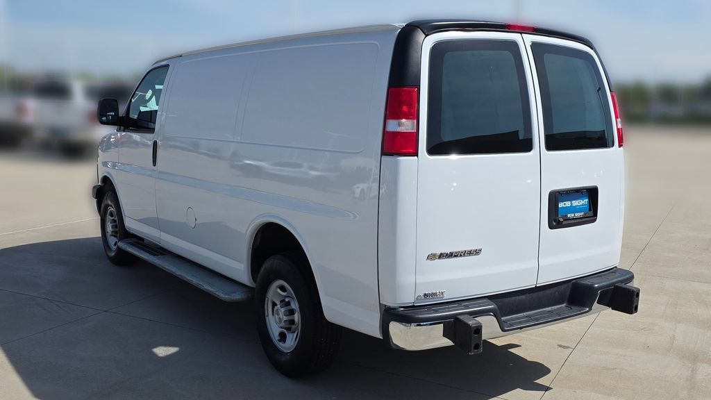 Used 2024 Chevrolet Express 2500 w/ Driver Convenience Package RWD image 3