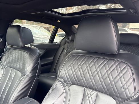 Used 2022 BMW 740i w/ M Sport Package image 11