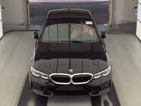 Used 2020 BMW 330i Sedan w/ Convenience Package RWD image 3