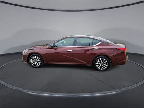 Used 2024 Nissan Altima 2.5 SV FWD image 5