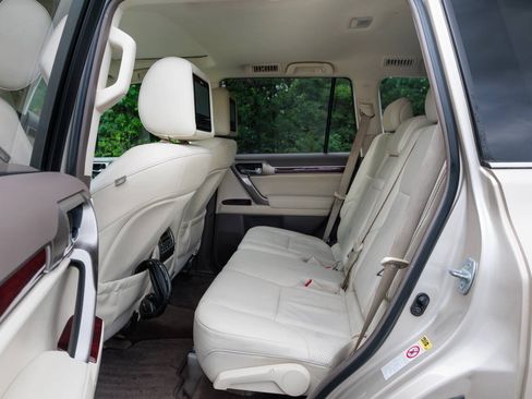 Used 2010 Lexus GX 460 w/ Comfort Plus Pkg AWD/4WD image 28