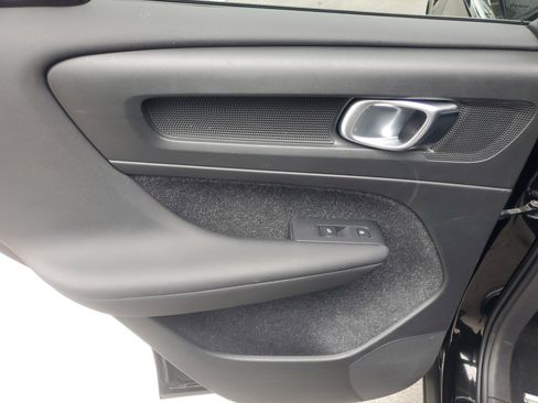 Used 2021 Volvo XC40 T4 Momentum w/ Protection Package Premier image 14