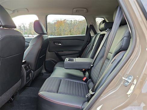 Certified 2025 Nissan Rogue SV image 11