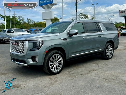 Used 2024 GMC Yukon XL Denali w/ Advanced Technology Package AWD/4WD image 3
