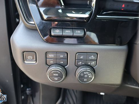 Used 2022 Chevrolet Silverado 1500 ZR2 w/ Technology Package AWD/4WD image 15