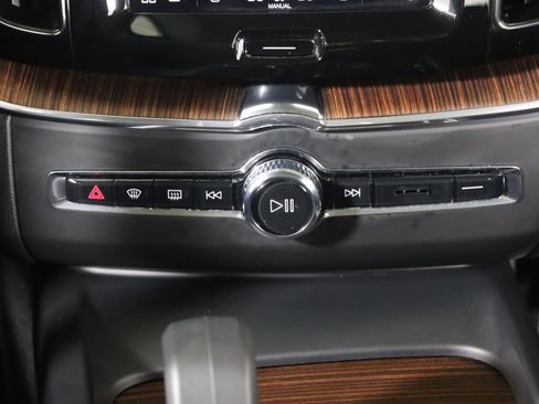 Used 2024 Volvo XC60 B5 Plus image 32