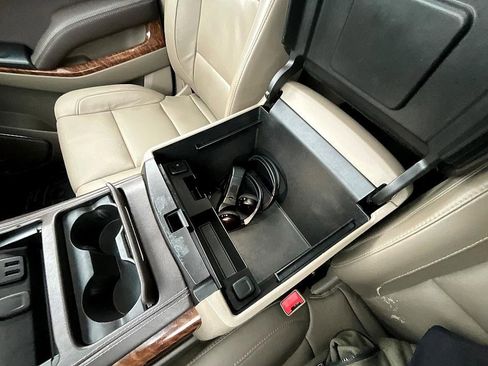 Used 2017 Chevrolet Suburban Premier image 28