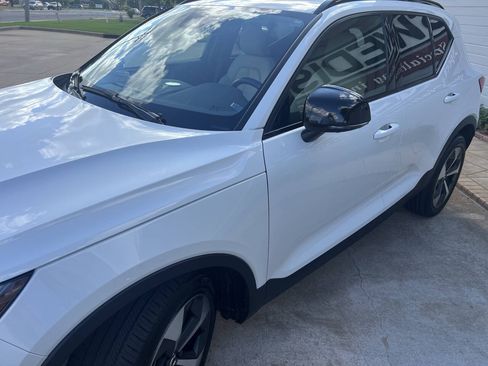 Used 2023 Volvo XC40 B4 Ultimate FWD image 4