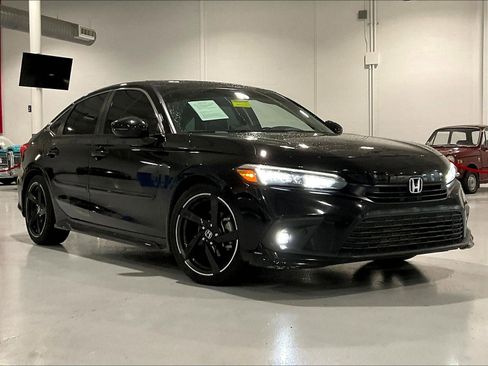Used 2022 Honda Civic Touring image 2