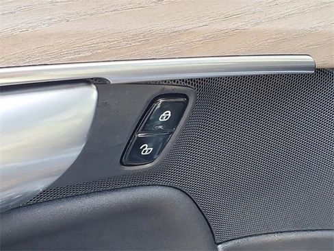 Certified 2025 Volvo XC90 B6 Plus image 12