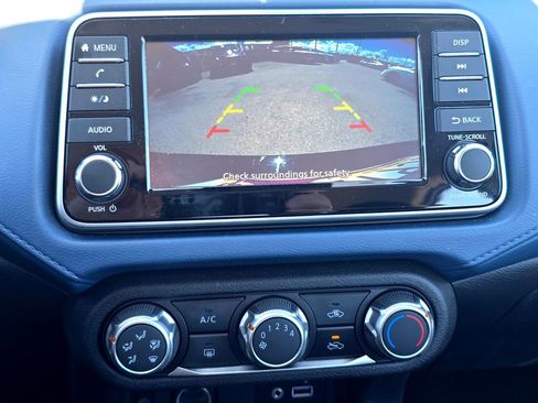 Used 2025 Nissan Versa SV image 4