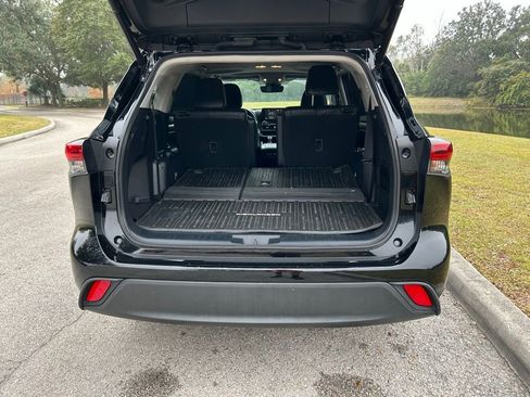 Used 2022 Toyota Highlander XLE image 10