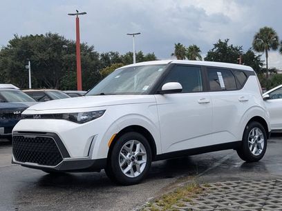 Certified 2025 Kia Soul LX w/ LX Technology Package