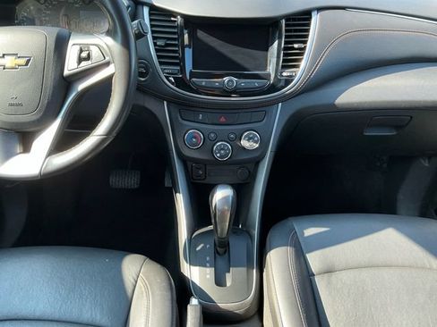 Used 2021 Chevrolet Trax LT w/ Premium Seat Package AWD/4WD image 12