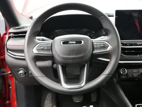 Used 2025 Jeep Compass Trailhawk AWD/4WD image 19