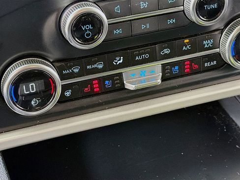 Used 2024 Ford Expedition XLT image 38