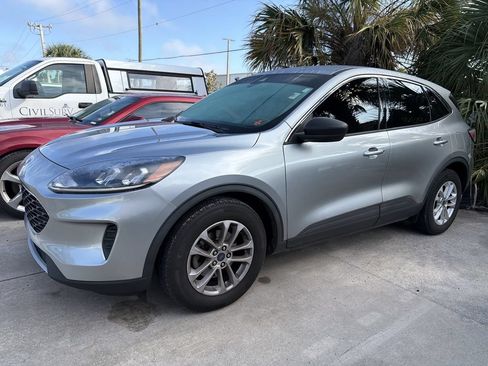 Used 2022 Ford Escape SE w/ Convenience Package FWD image 3