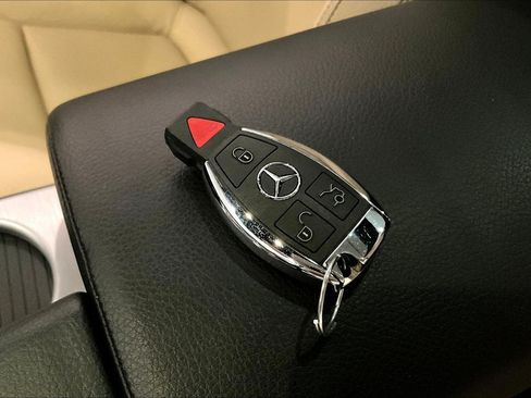 Used 2014 Mercedes-Benz SLK 250 image 30