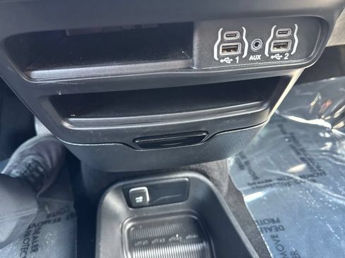 Used 2023 Chrysler Pacifica Touring-L w/ S Appearance Package AWD/4WD image 33