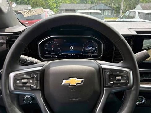 Used 2024 Chevrolet Silverado 1500 LT AWD/4WD image 27