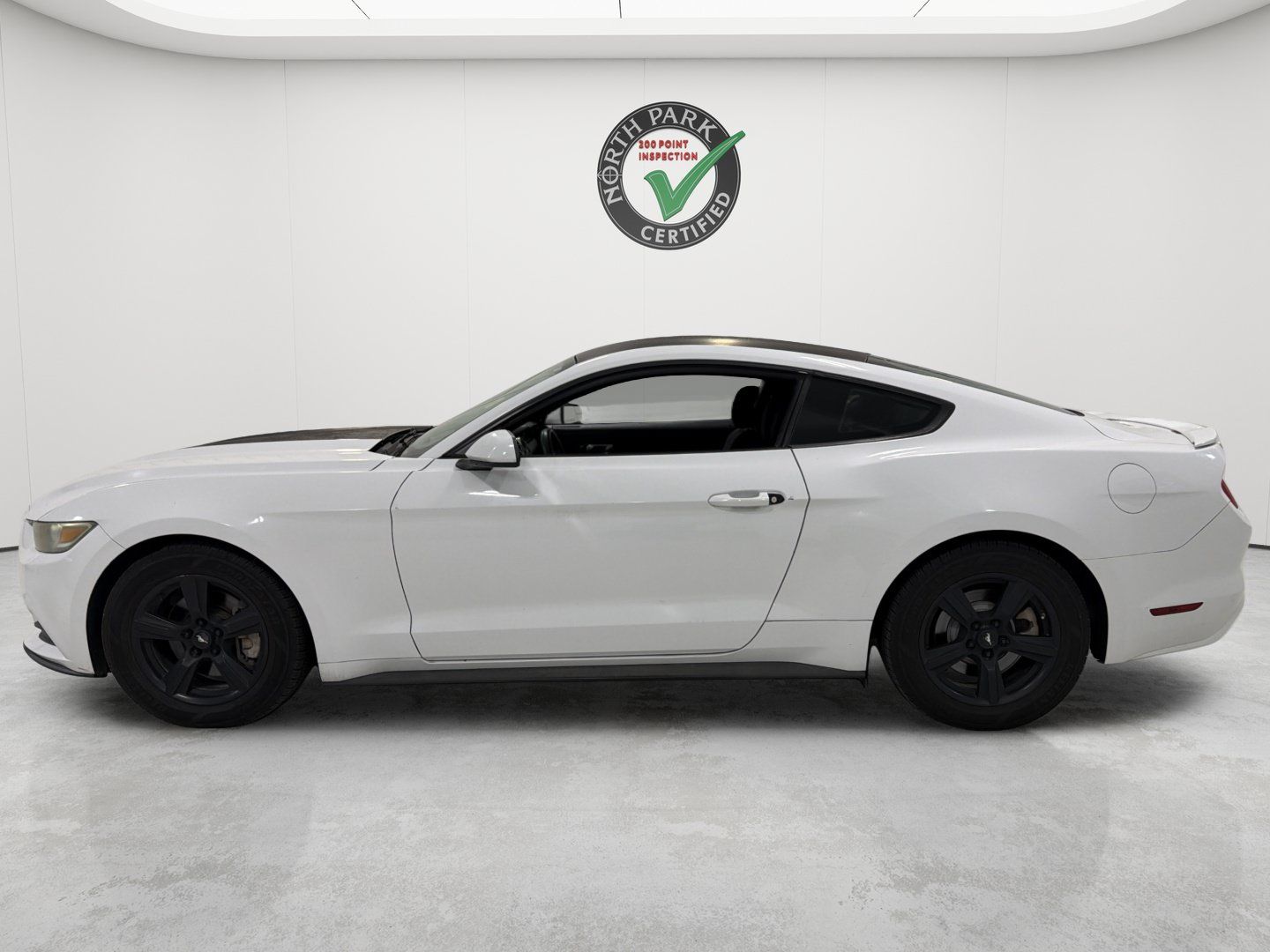 Used 2015 Ford Mustang Coupe RWD image 2
