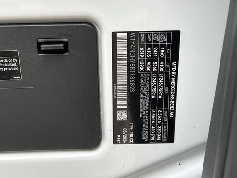 Used 2024 Mercedes-Benz Sprinter 2500 image 37