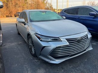 Used 2019 Toyota Avalon Limited w/ Phone Cable & Charge Package video 1