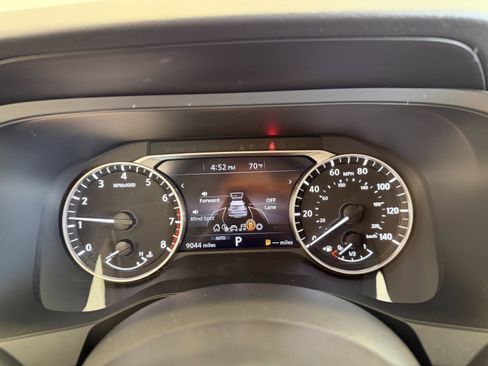 Used 2024 Nissan Pathfinder S image 10